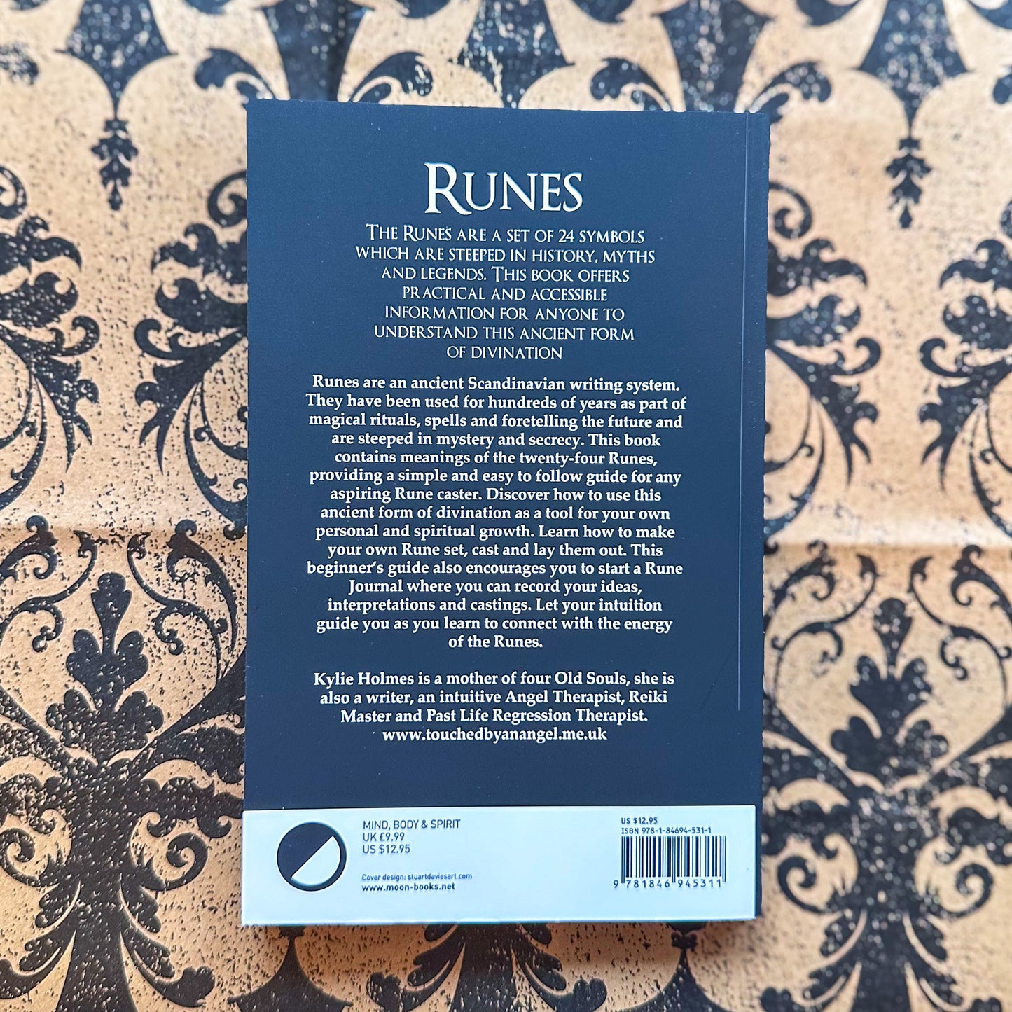 Pagan Portal Series: Runes