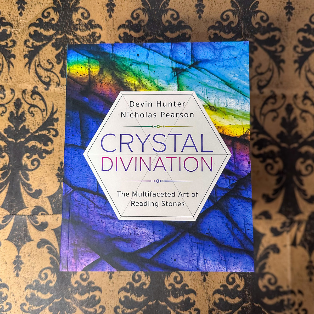 Crystal Divination: The Multifaceted Art of Reading Stones